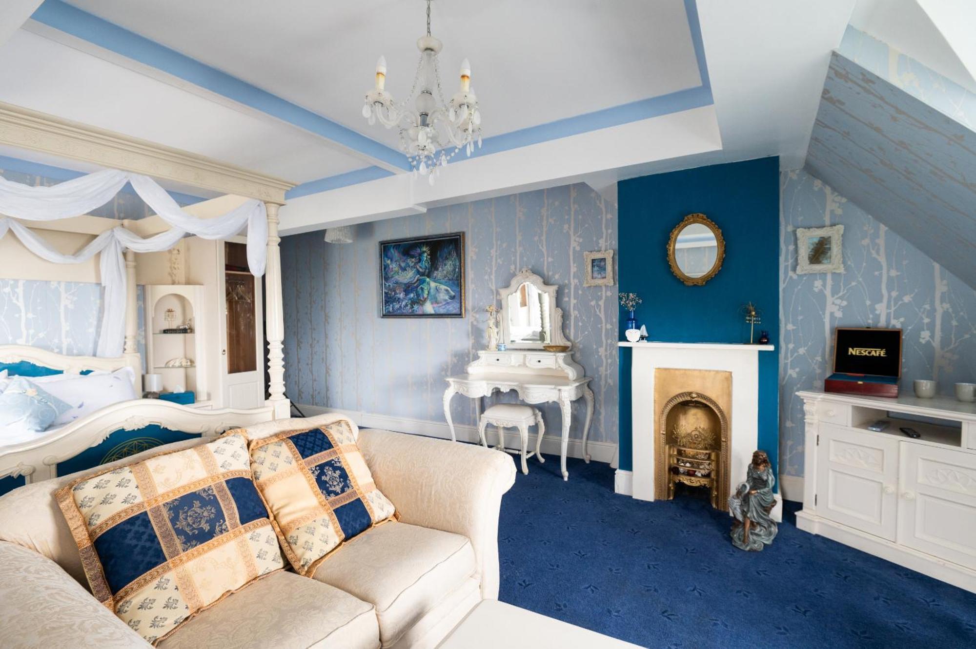 Enchanted Manor Niton Room photo